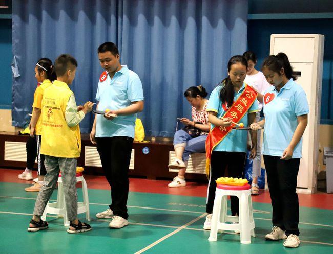 湖北襄阳社区志愿者开展第十三次"全国特奥日"公益体育服务活动